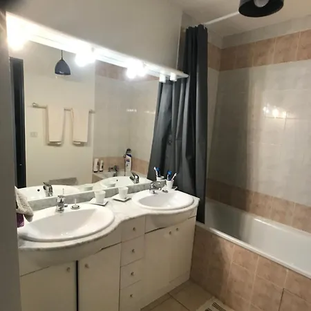 T3 Dans Avec Piscine Parking Wifi Situe A 10mn De La Apartment *